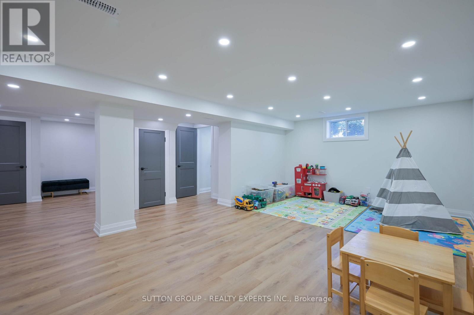 1484 Moss Glen Road, Burlington, ON - Indoor