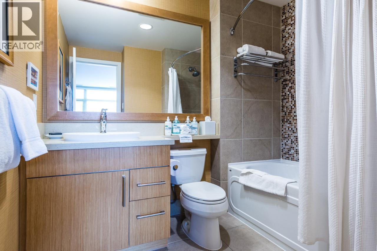 15 Park Place Unit# 430, Osoyoos, BC - Indoor Photo Showing Bathroom