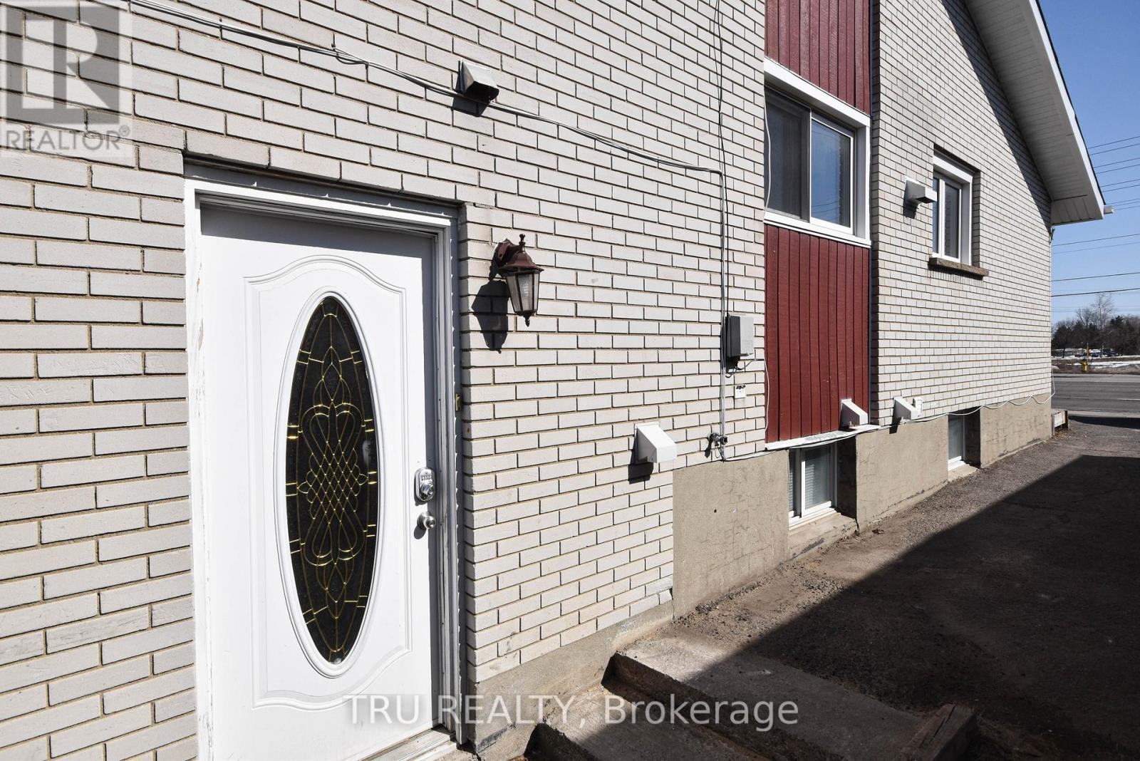 1847 Walkley Road, Ottawa, ON - Outdoor