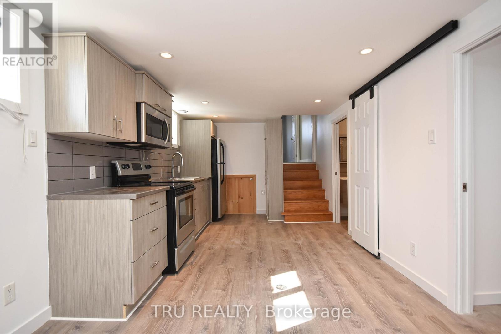 1847 Walkley Road, Ottawa, ON - Indoor Photo Showing Kitchen
