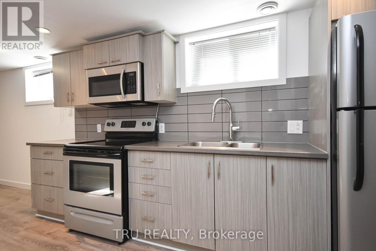 1847 Walkley Road, Ottawa, ON - Indoor Photo Showing Kitchen With Stainless Steel Kitchen With Double Sink