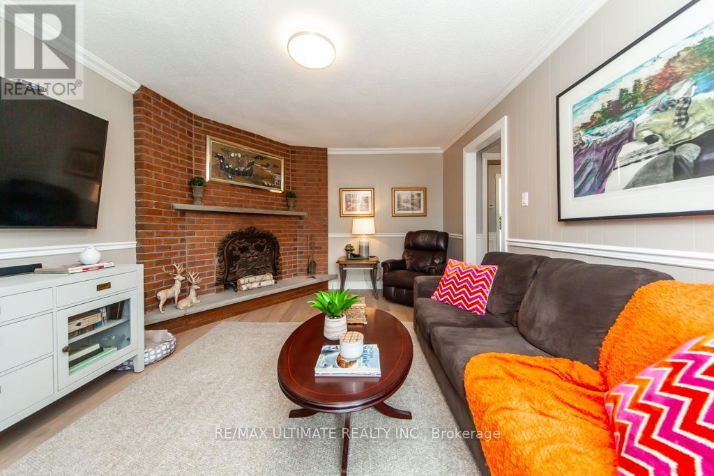 2589 Trident Avenue, Mississauga, ON - Indoor Photo Showing Living Room With Fireplace