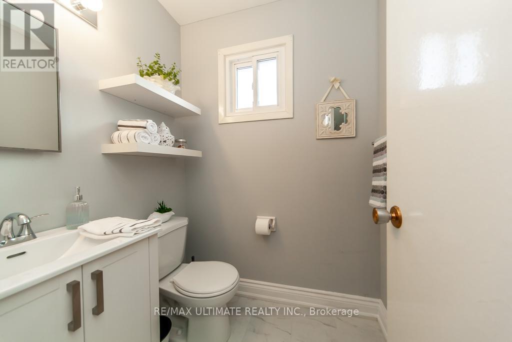 2589 Trident Avenue, Mississauga, ON - Indoor Photo Showing Bathroom