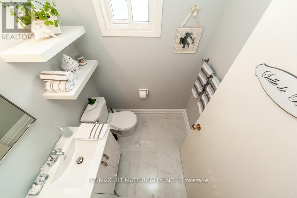 2589 Trident Avenue, Mississauga, ON - Indoor Photo Showing Bathroom