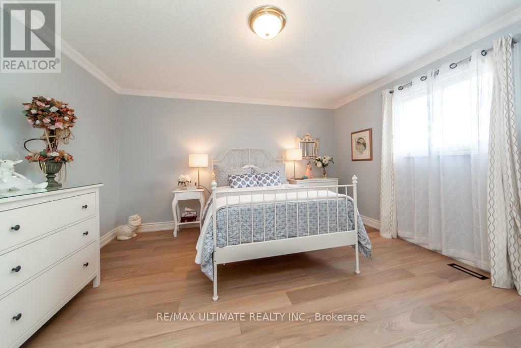 2589 Trident Avenue, Mississauga, ON - Indoor Photo Showing Bedroom
