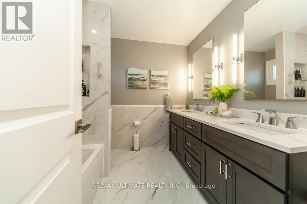 2589 Trident Avenue, Mississauga, ON - Indoor Photo Showing Bathroom