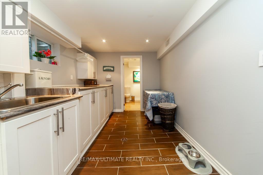 2589 Trident Avenue, Mississauga, ON - Indoor Photo Showing Other Room