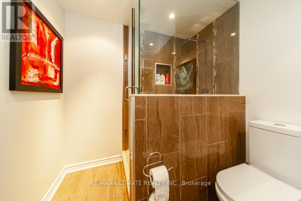 2589 Trident Avenue, Mississauga, ON - Indoor Photo Showing Bathroom