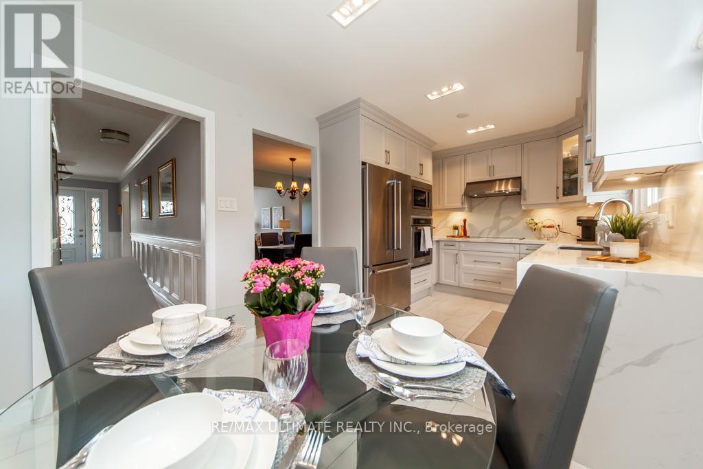 2589 Trident Avenue, Mississauga, ON - Indoor Photo Showing Dining Room