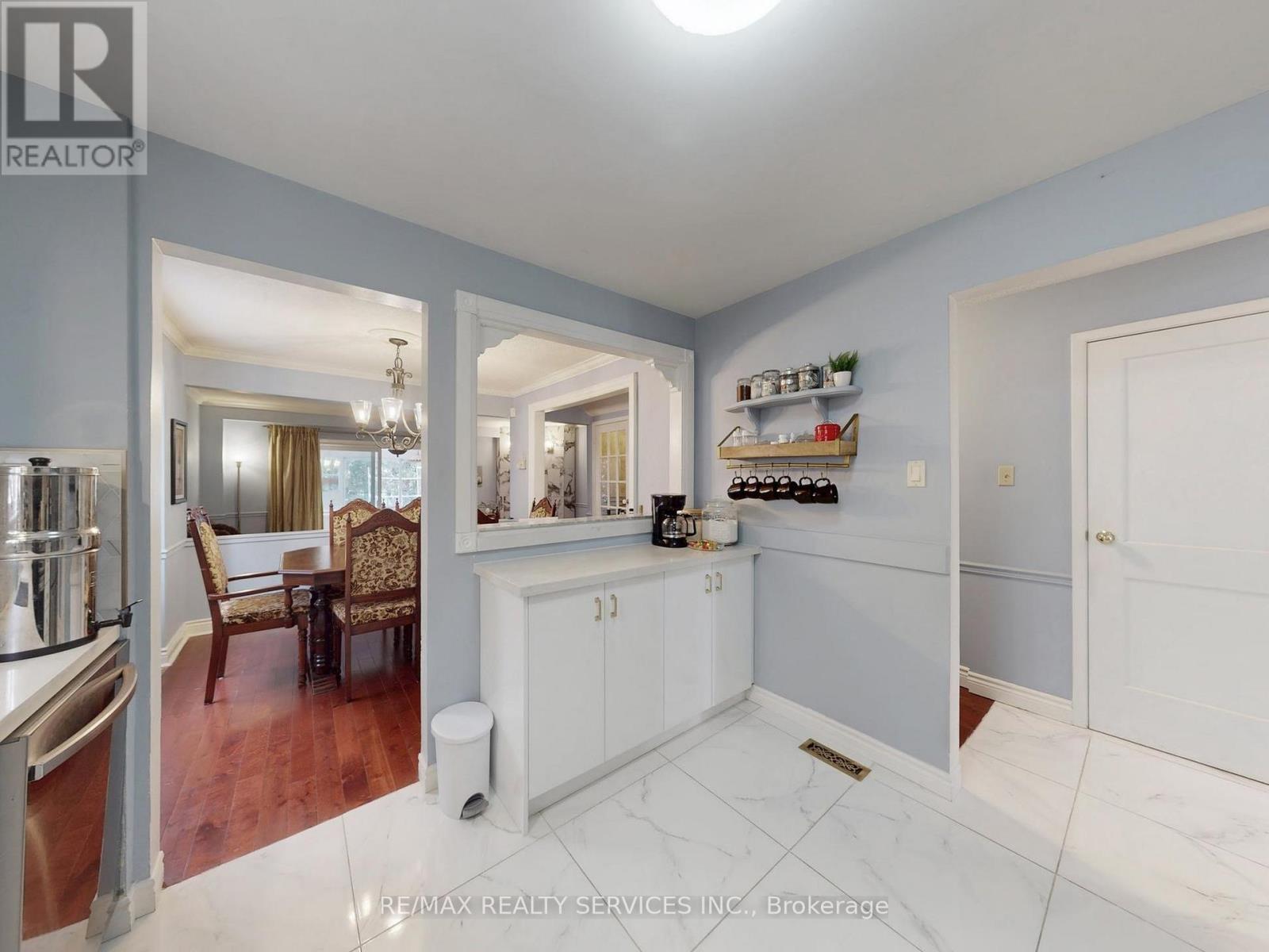 9 Malabar Crescent, Brampton, ON - Indoor