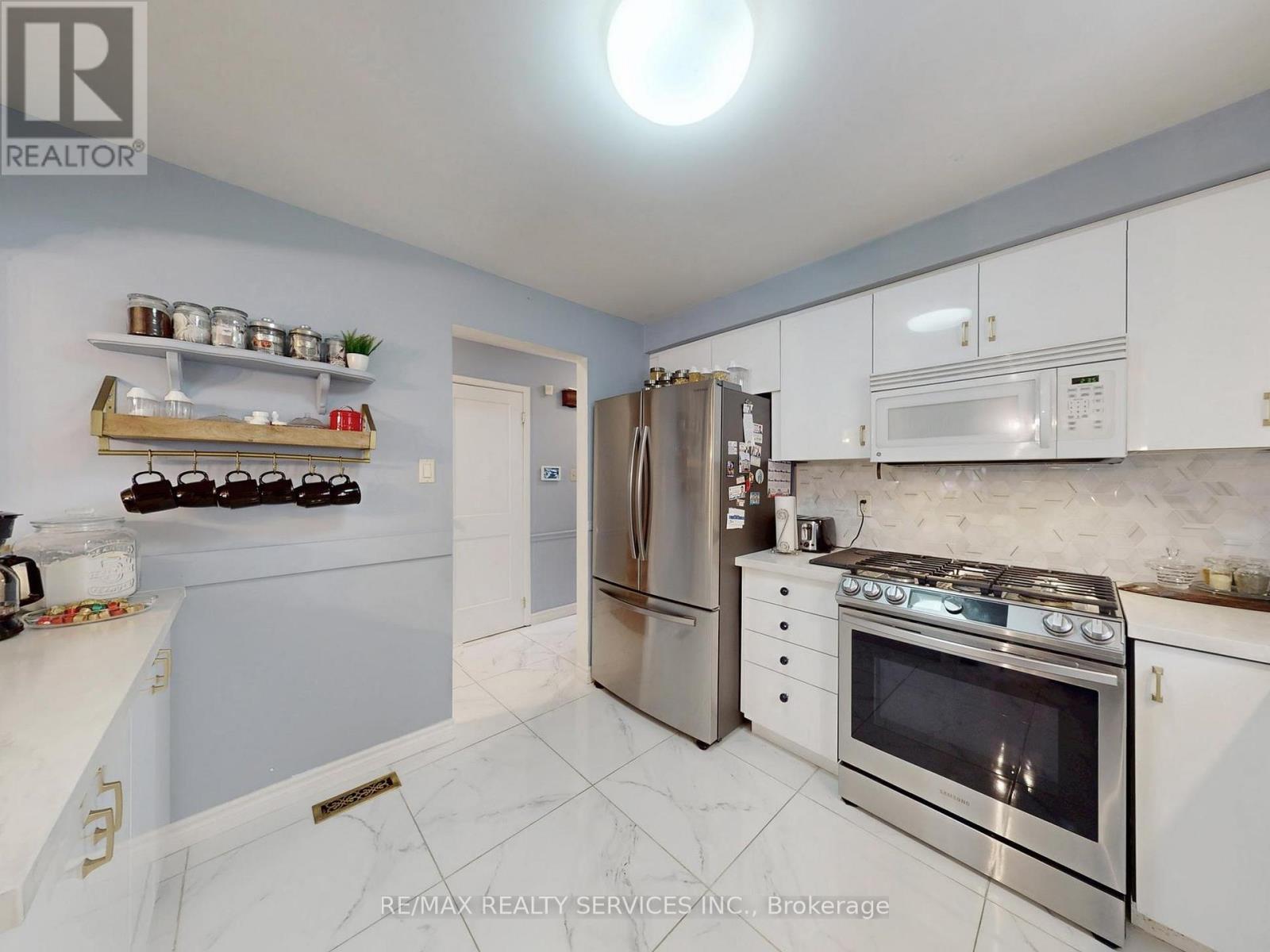 9 Malabar Crescent, Brampton, ON - Indoor Photo Showing Kitchen With Stainless Steel Kitchen