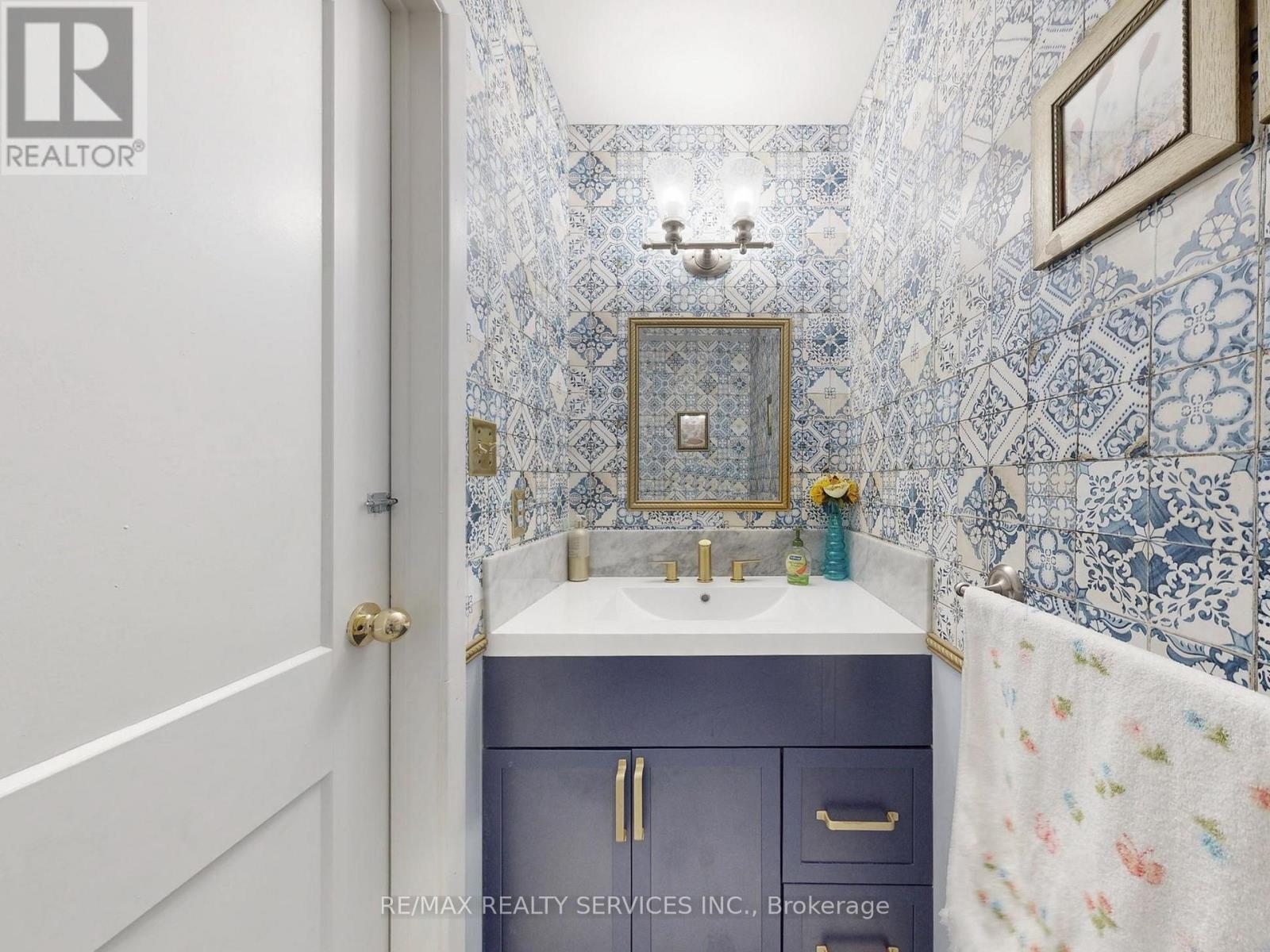9 Malabar Crescent, Brampton, ON - Indoor Photo Showing Bathroom