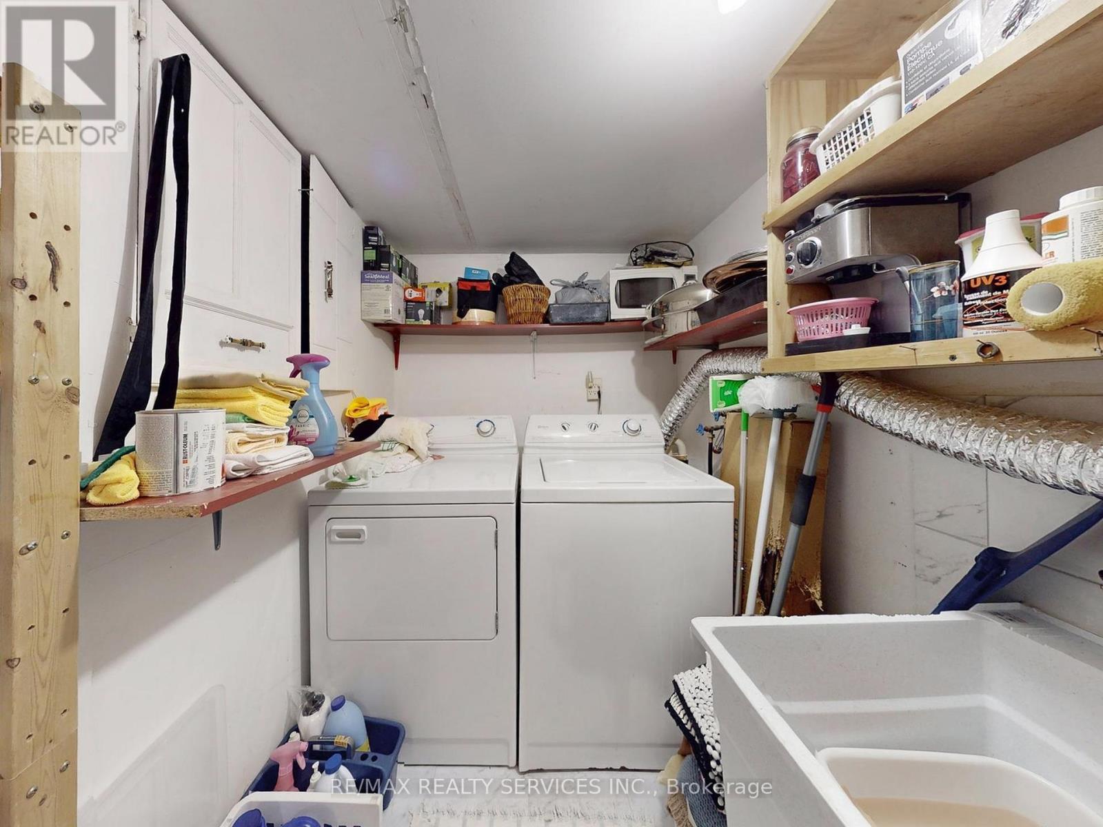 9 Malabar Crescent, Brampton, ON - Indoor Photo Showing Laundry Room