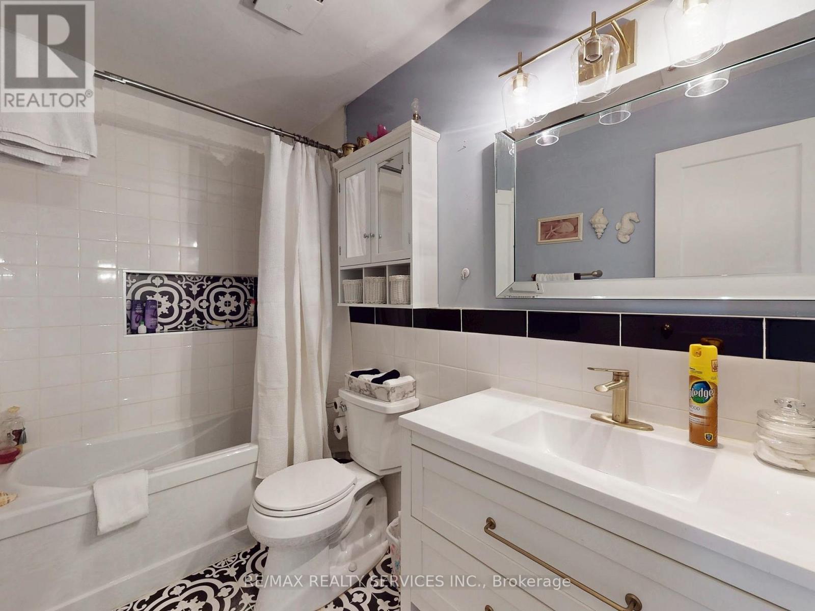 9 Malabar Crescent, Brampton, ON - Indoor Photo Showing Bathroom