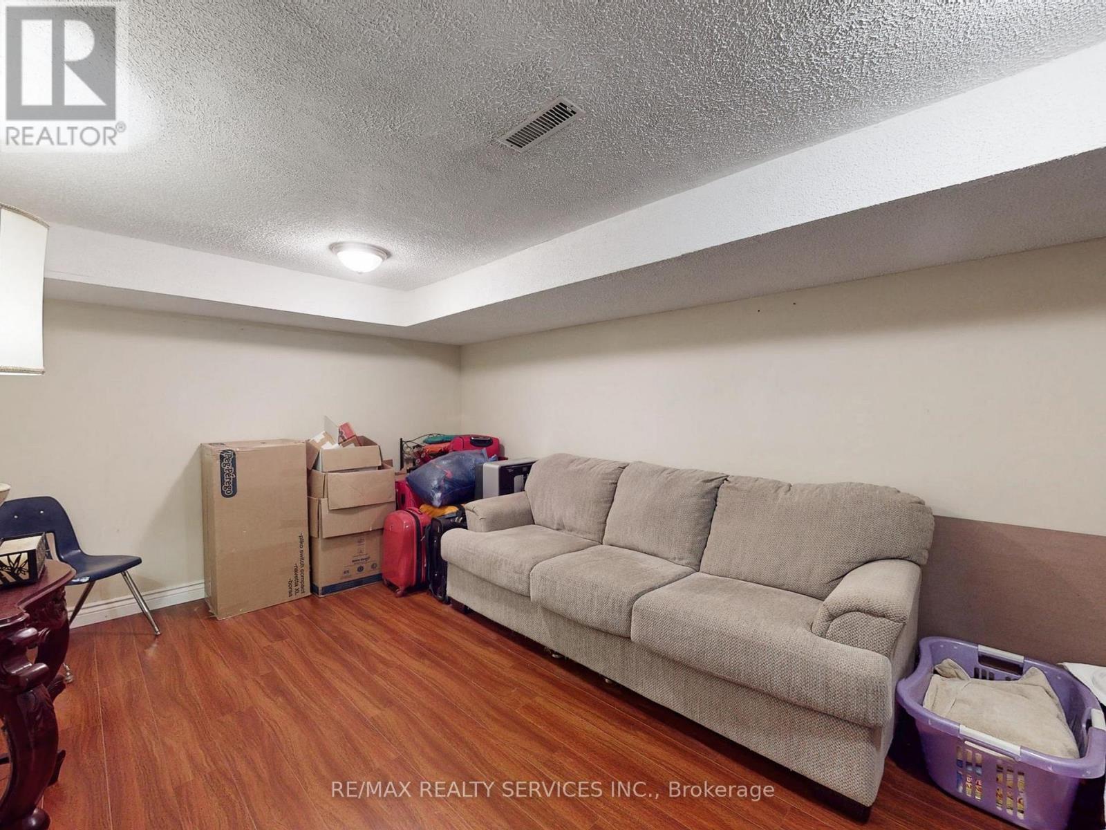9 Malabar Crescent, Brampton, ON - Indoor