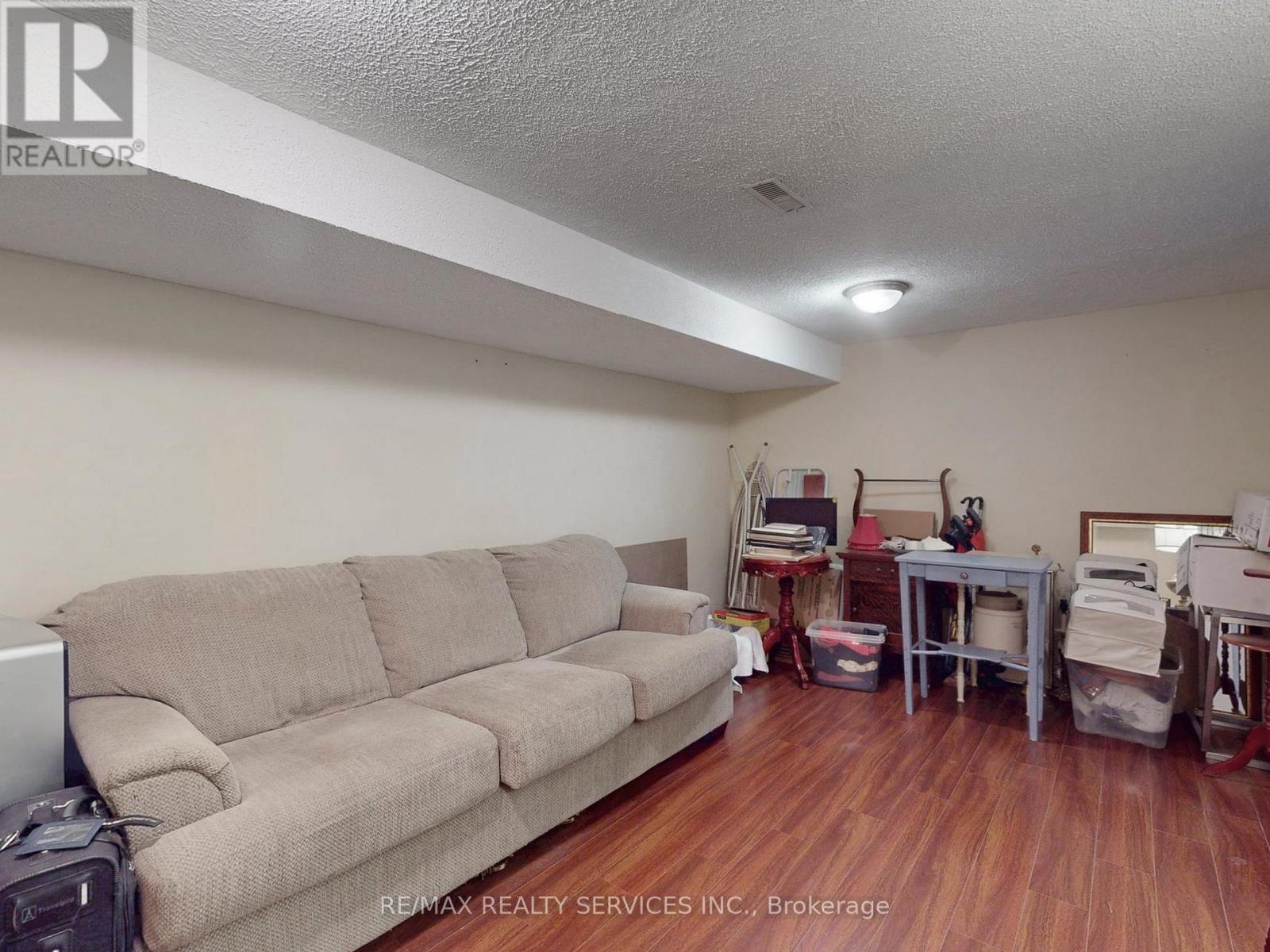 9 Malabar Crescent, Brampton, ON - Indoor