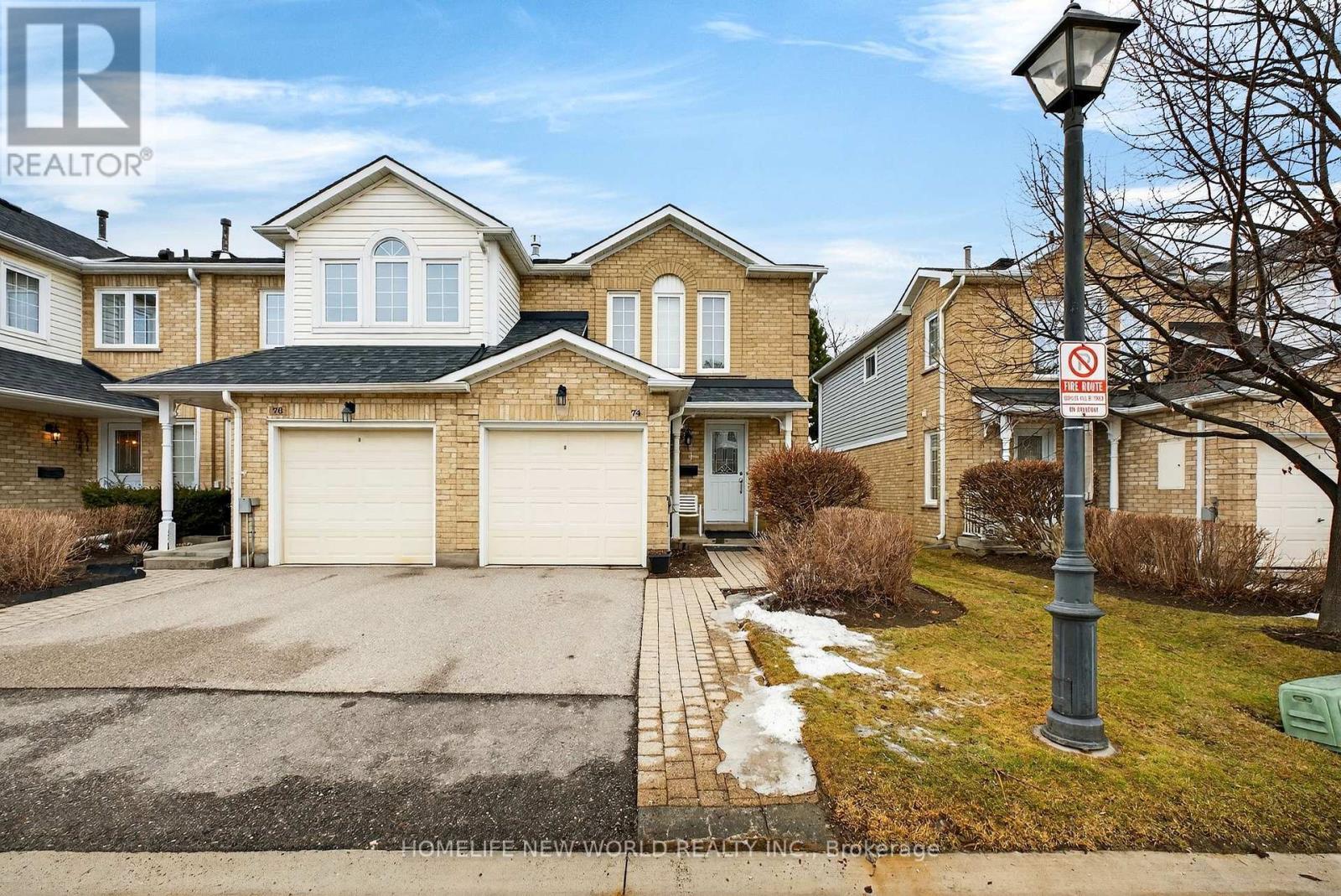 74 Heathcliffe Square, Brampton, ON - Outdoor With Facade