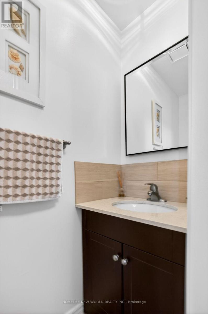 74 Heathcliffe Square, Brampton, ON - Indoor Photo Showing Bathroom