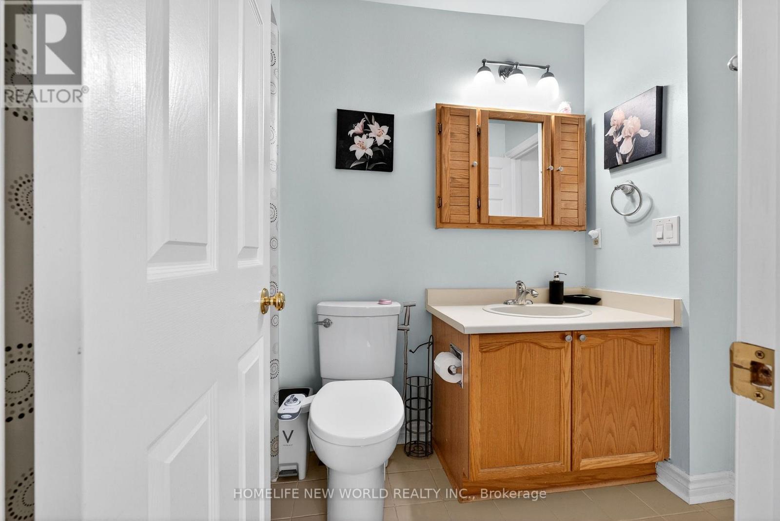 74 Heathcliffe Square, Brampton, ON - Indoor Photo Showing Bathroom