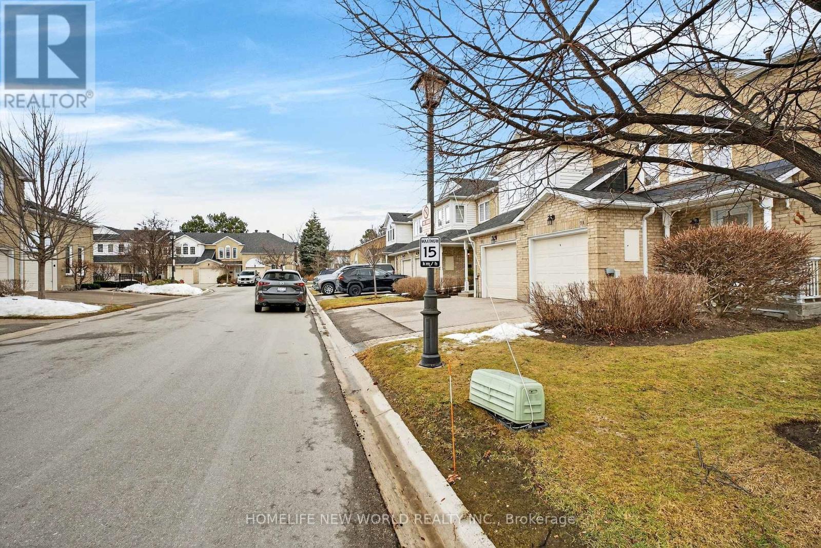 74 Heathcliffe Square, Brampton, ON - Outdoor
