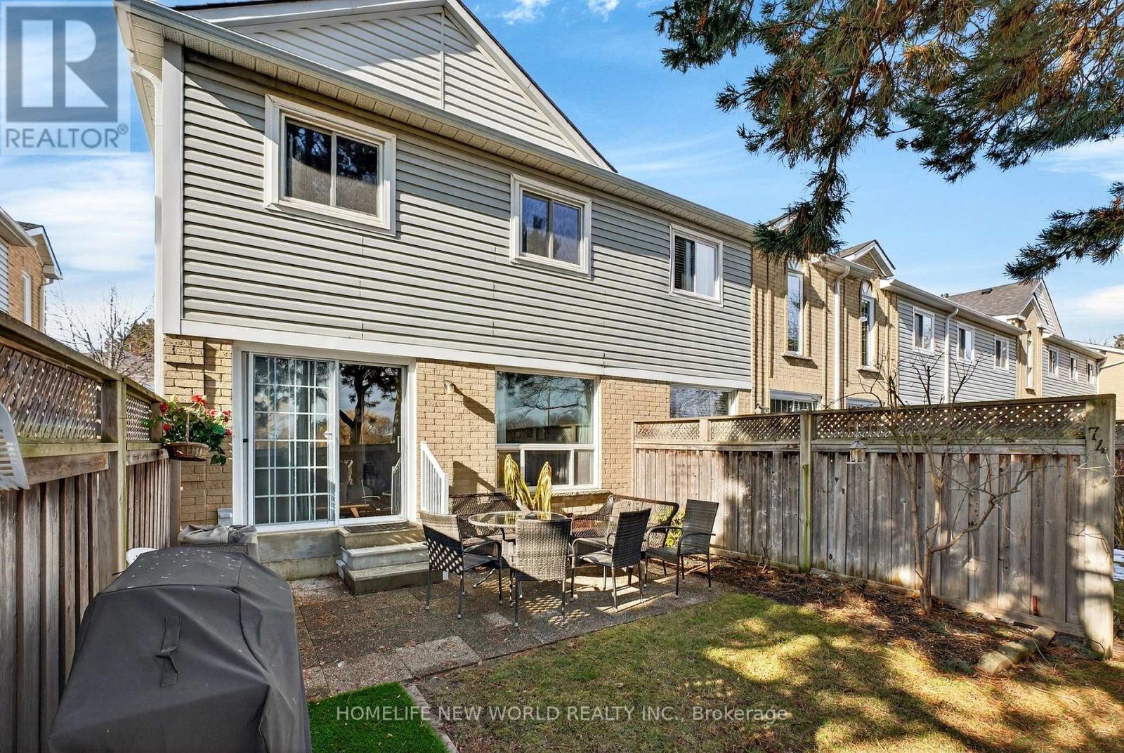 74 Heathcliffe Square, Brampton, ON - Outdoor