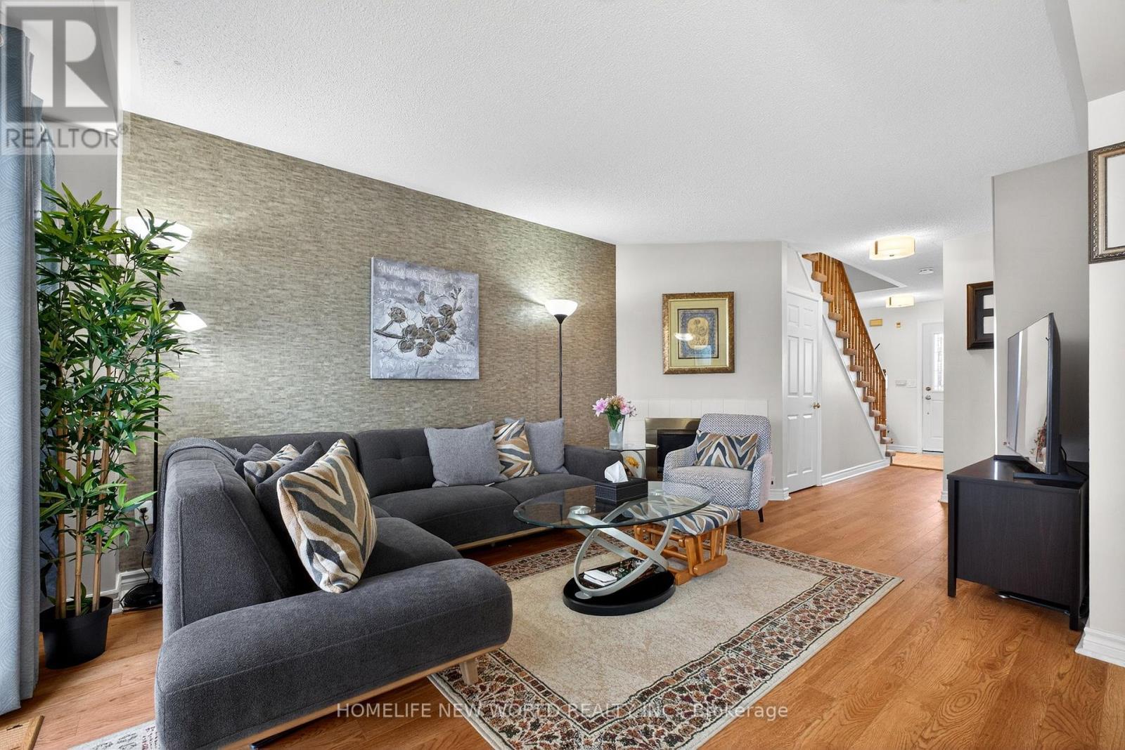 74 Heathcliffe Square, Brampton, ON - Indoor Photo Showing Living Room