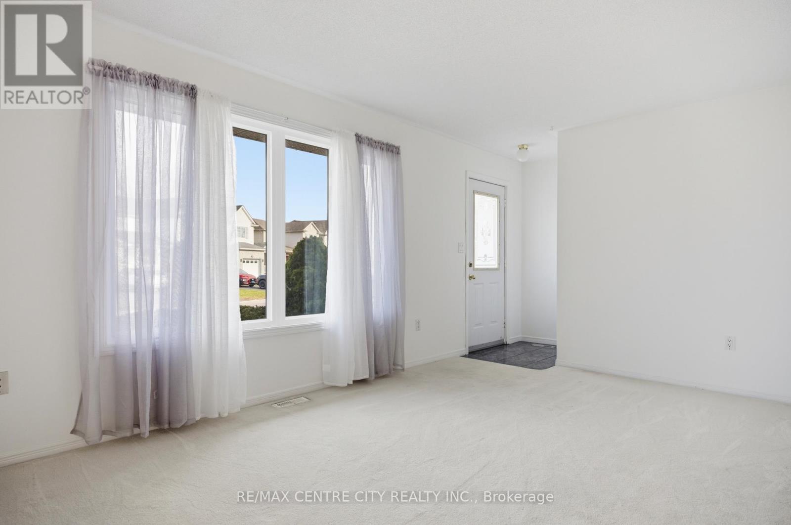 14 Juno Drive, St. Thomas, ON - Indoor Photo Showing Other Room