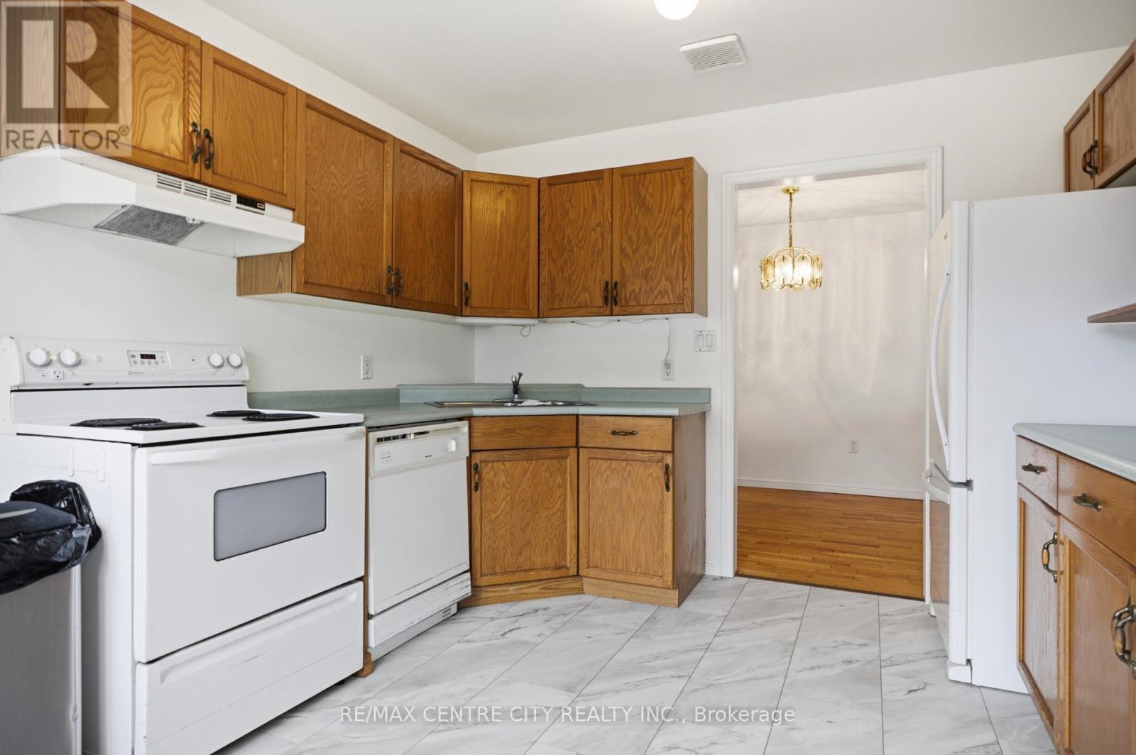 14 Juno Drive, St. Thomas, ON - Indoor Photo Showing Kitchen With Double Sink