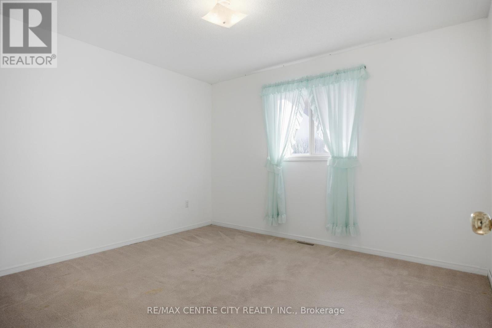 14 Juno Drive, St. Thomas, ON - Indoor Photo Showing Other Room