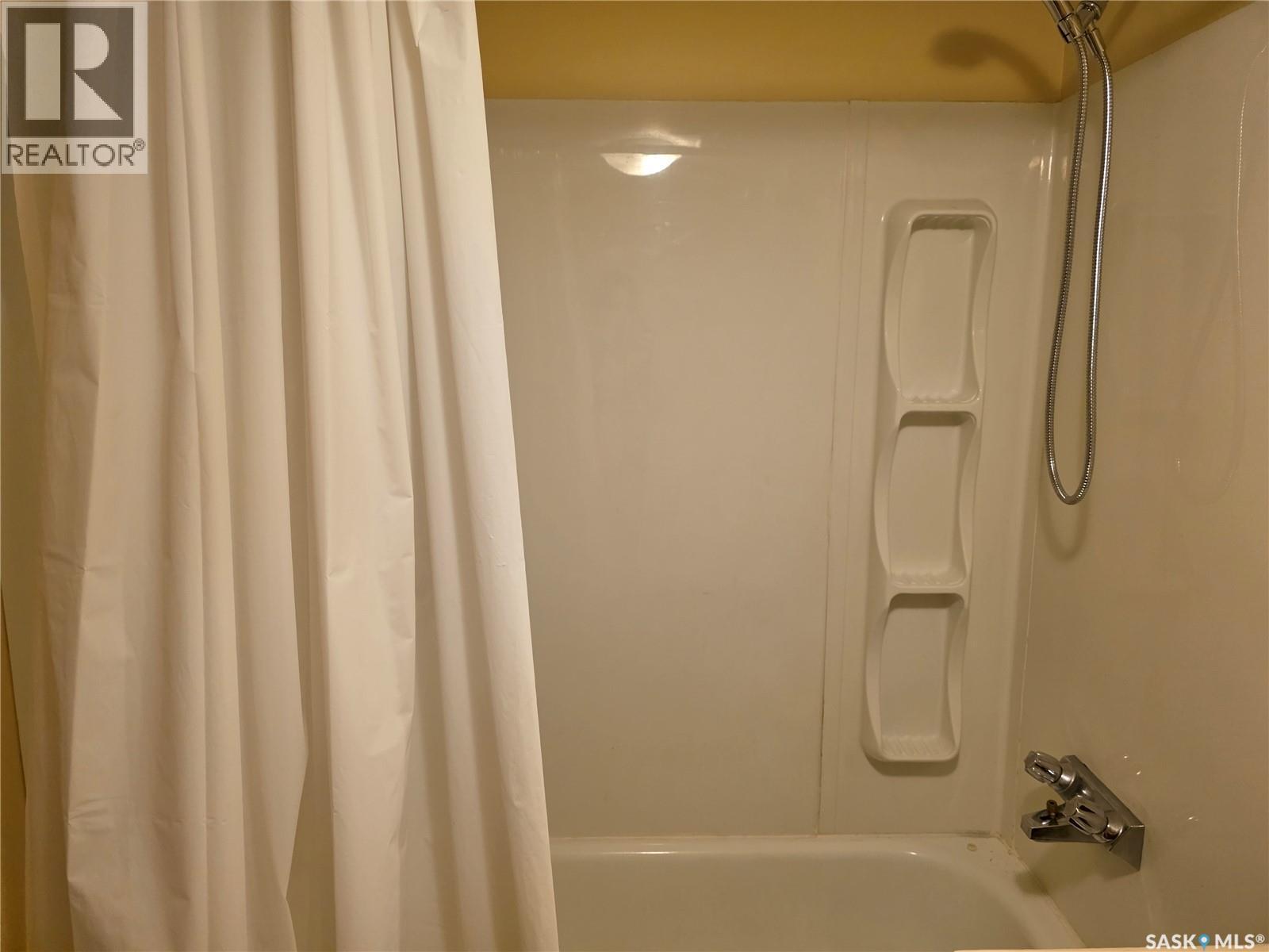 626 Jan Avenue, South Lake, SK - Indoor Photo Showing Bathroom