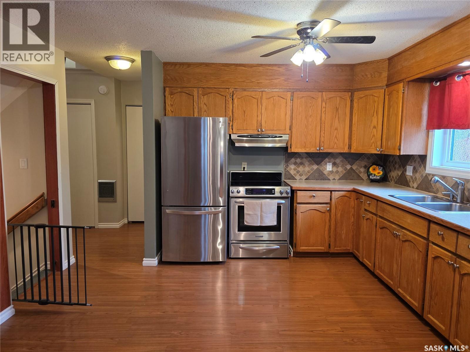 626 Jan Avenue, South Lake, SK - Indoor Photo Showing Kitchen With Double Sink