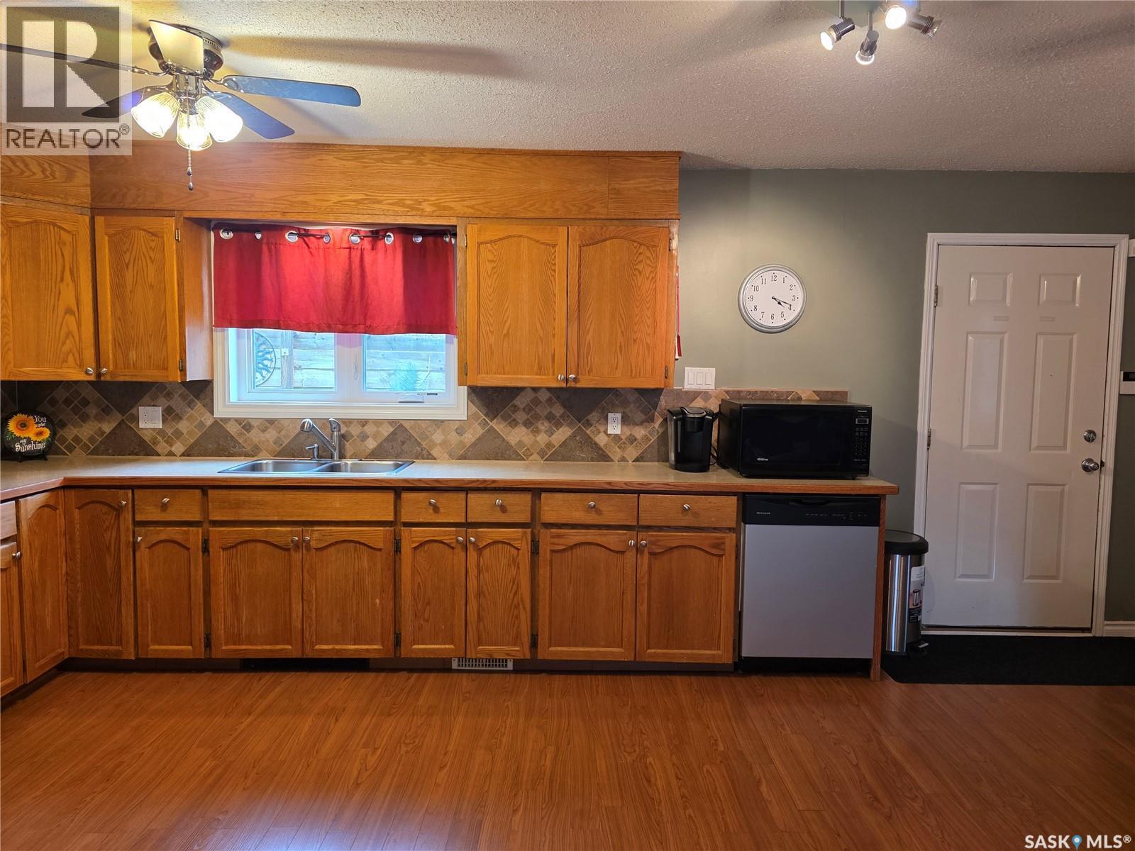 626 Jan Avenue, South Lake, SK - Indoor Photo Showing Kitchen With Double Sink