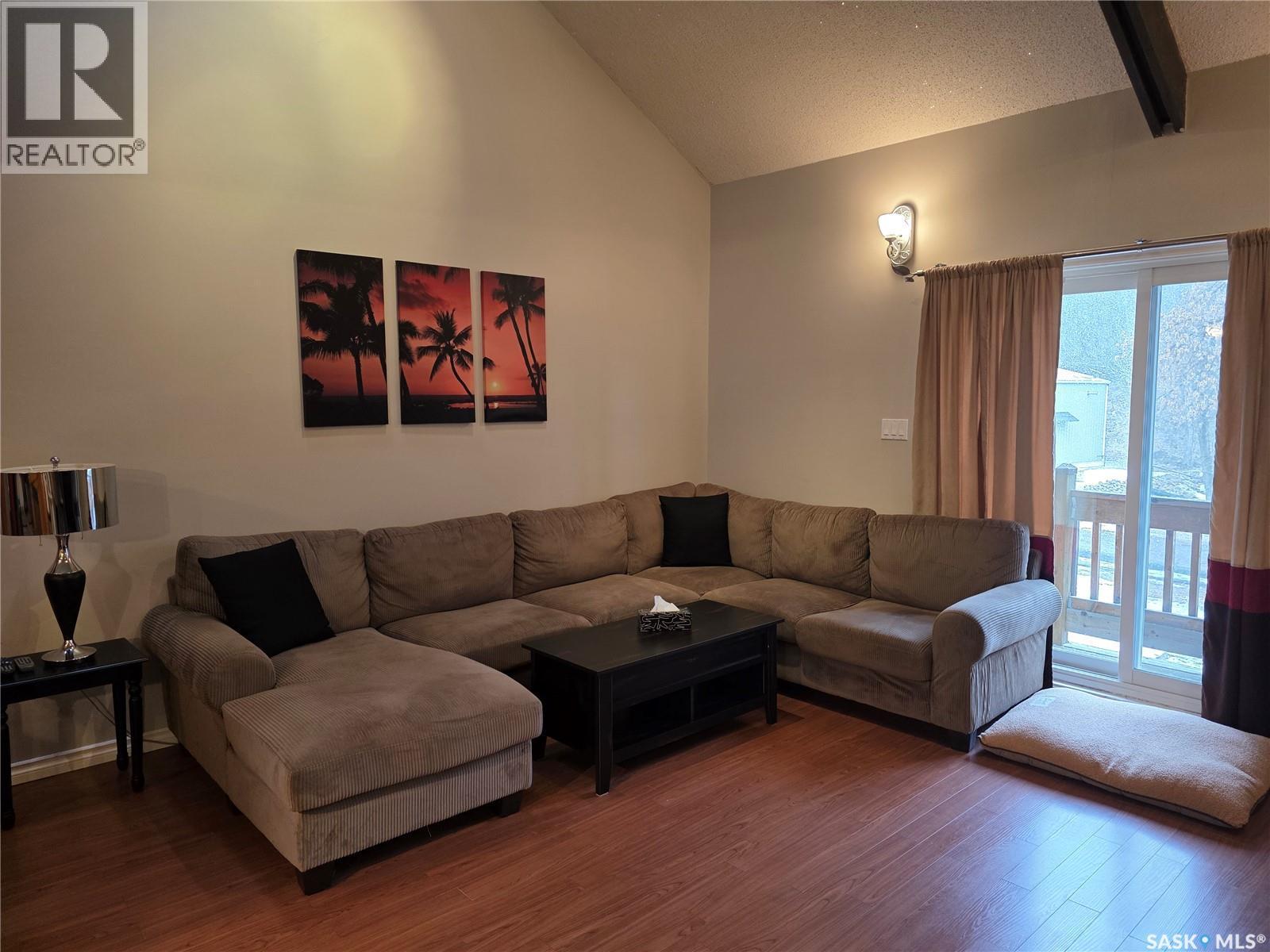 626 Jan Avenue, South Lake, SK - Indoor Photo Showing Living Room