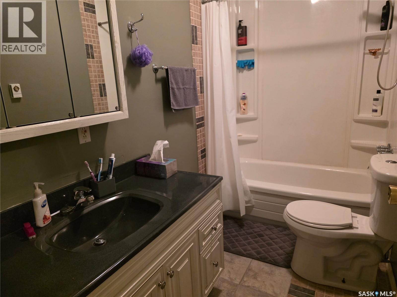626 Jan Avenue, South Lake, SK - Indoor Photo Showing Bathroom