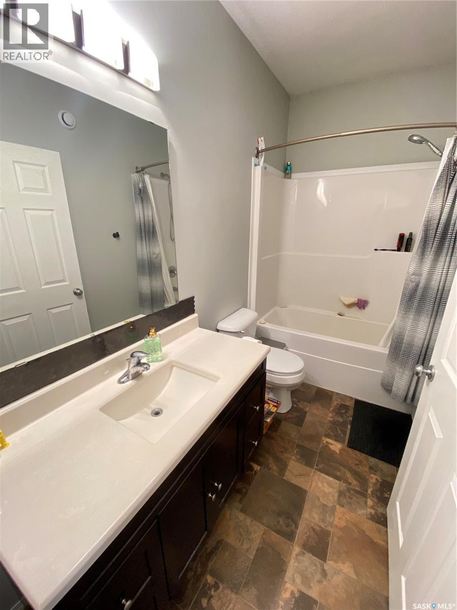 703 Barber Crescent, Weyburn, SK - Indoor Photo Showing Bathroom