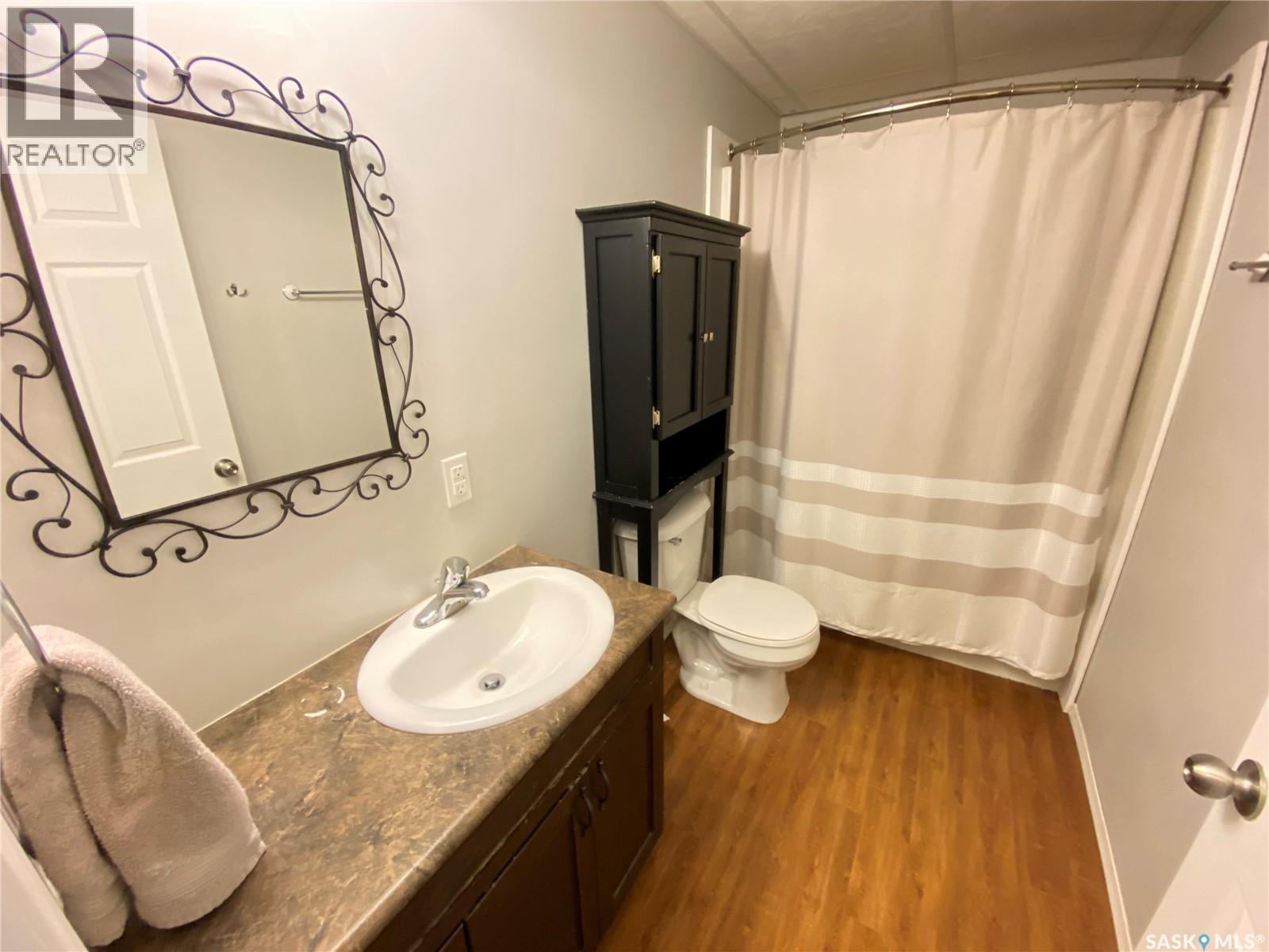 703 Barber Crescent, Weyburn, SK - Indoor Photo Showing Bathroom
