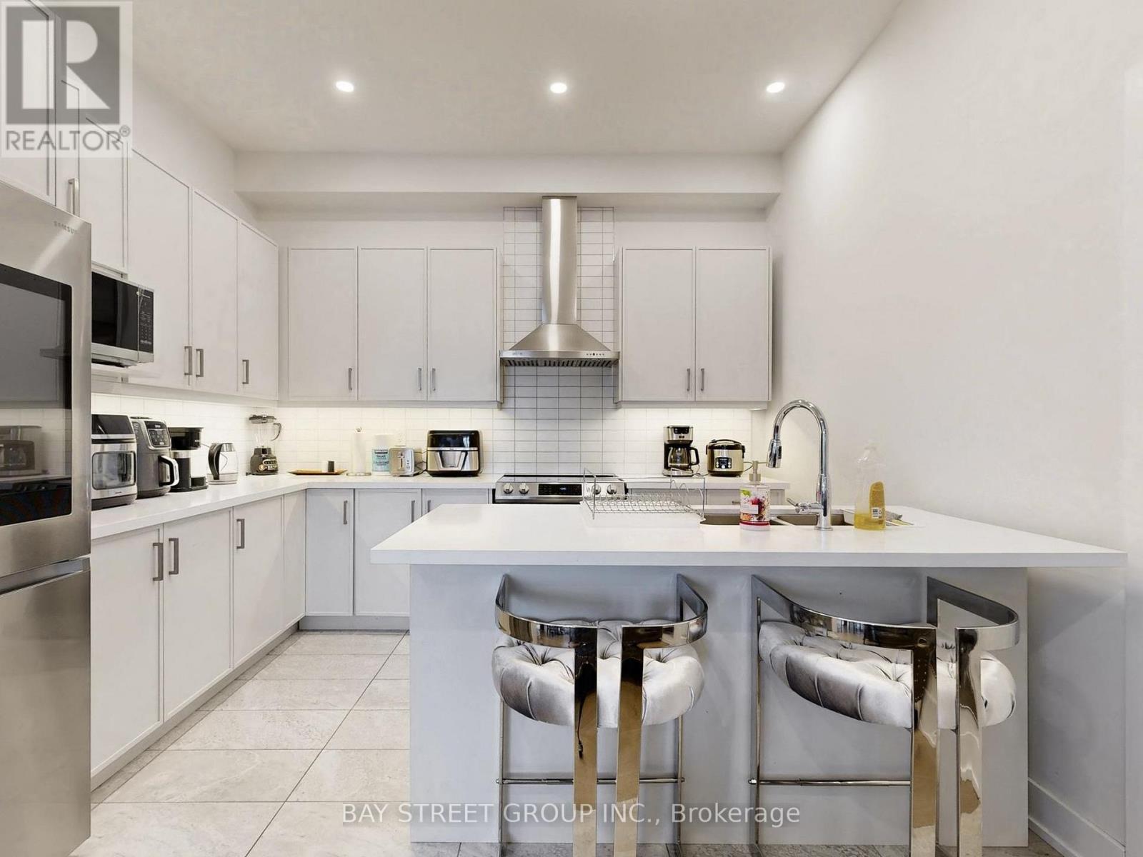 88 Harvey Bunker Crescent, Markham, ON - Indoor Photo Showing Kitchen With Upgraded Kitchen