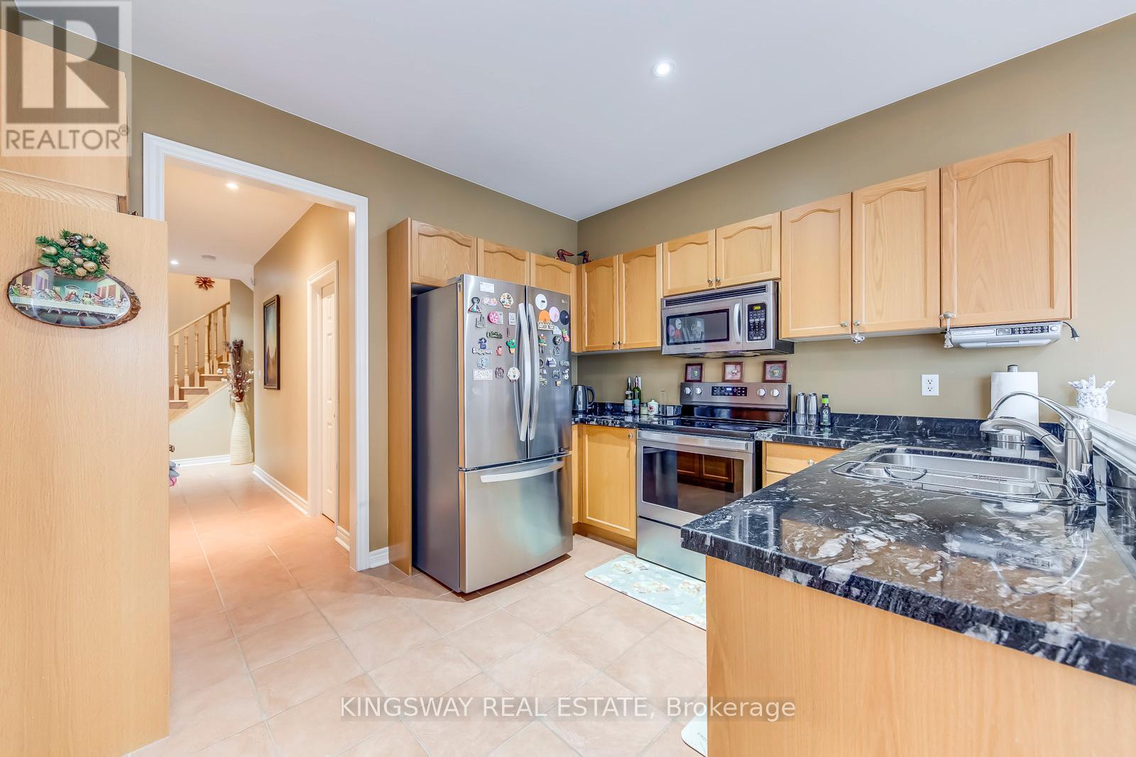 5829 Yachtsman Crossing, Mississauga, ON - Indoor Photo Showing Kitchen