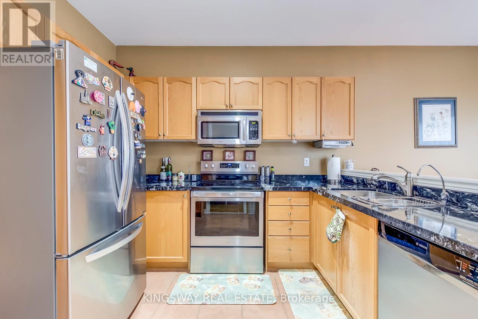 5829 Yachtsman Crossing, Mississauga, ON - Indoor Photo Showing Kitchen With Double Sink