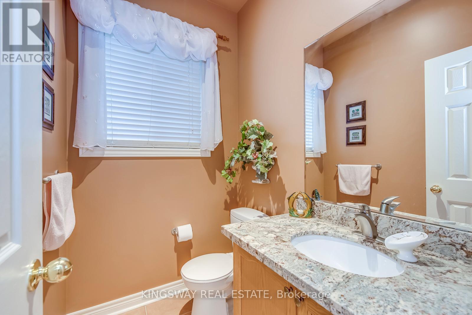 5829 Yachtsman Crossing, Mississauga, ON - Indoor Photo Showing Bathroom
