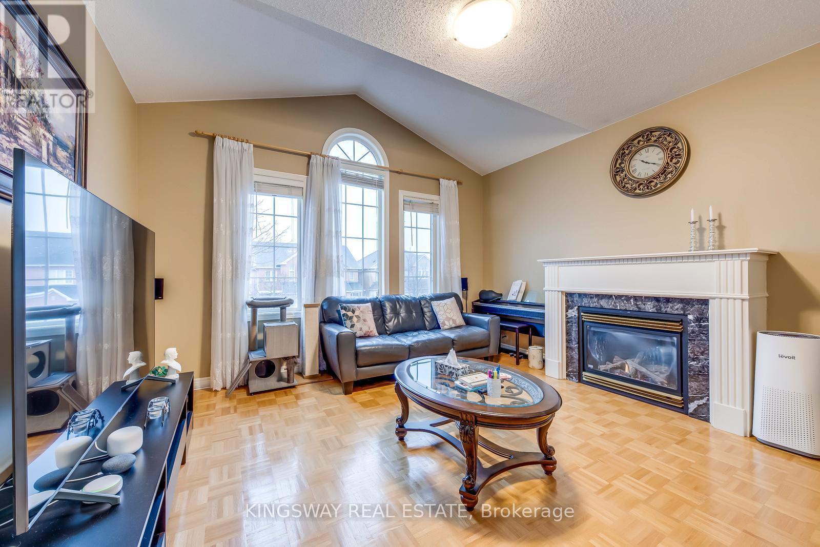 5829 Yachtsman Crossing, Mississauga, ON - Indoor Photo Showing Living Room With Fireplace