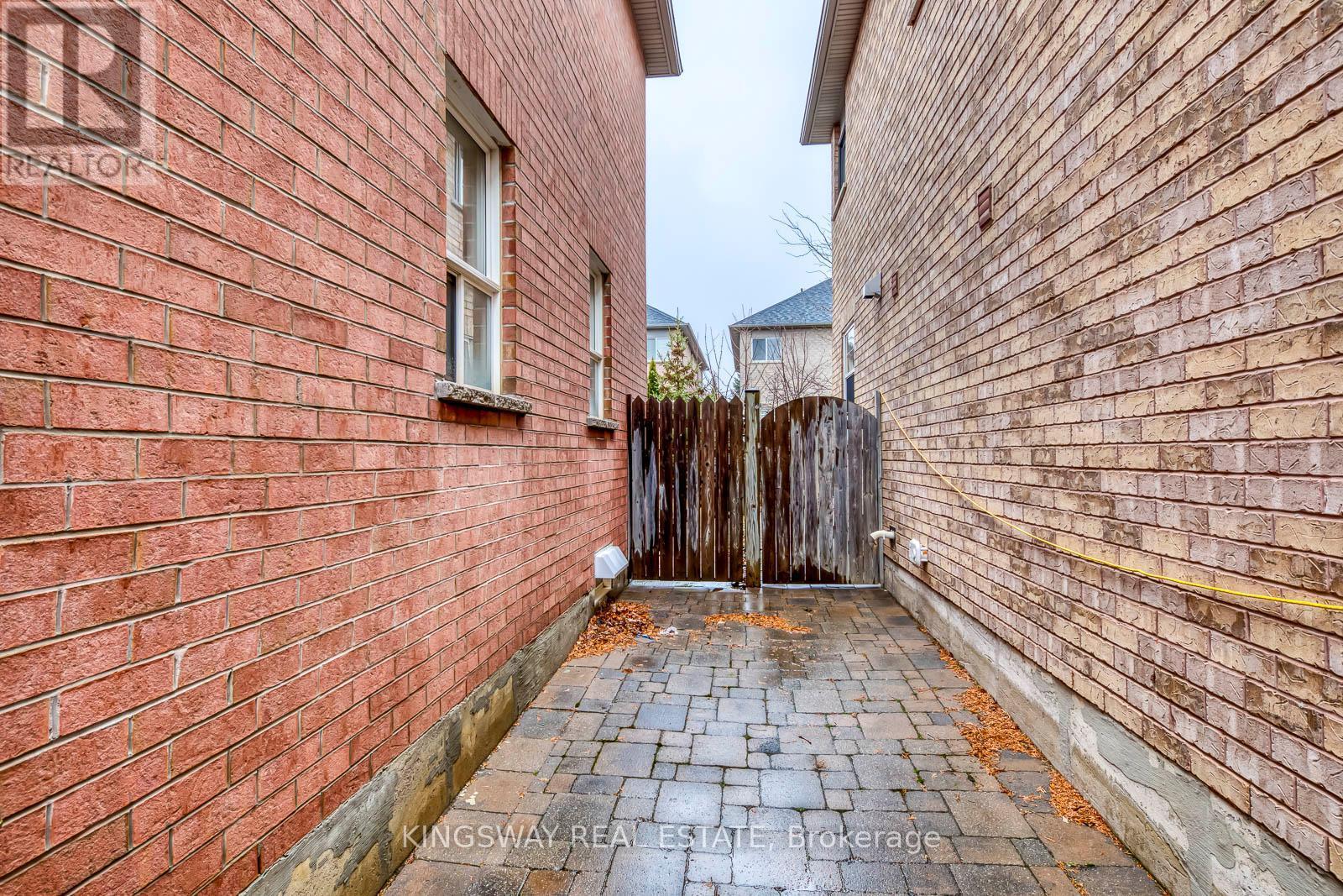 5829 Yachtsman Crossing, Mississauga, ON - Outdoor