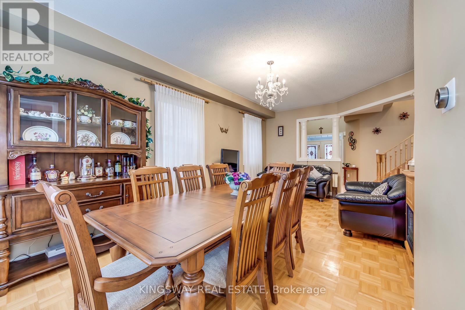 5829 Yachtsman Crossing, Mississauga, ON - Indoor Photo Showing Dining Room