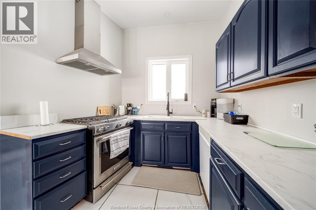 856 Talbot, Lakeshore, ON - Indoor Photo Showing Kitchen With Double Sink