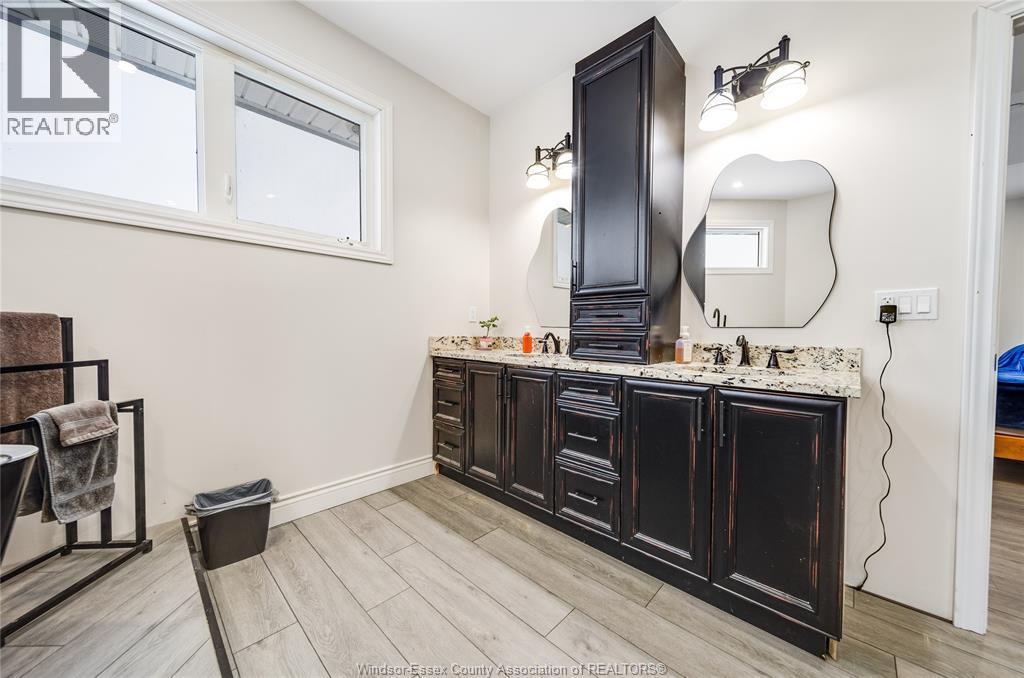856 Talbot, Lakeshore, ON - Indoor Photo Showing Bathroom