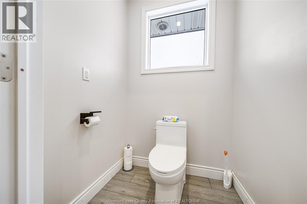 856 Talbot, Lakeshore, ON - Indoor Photo Showing Bathroom