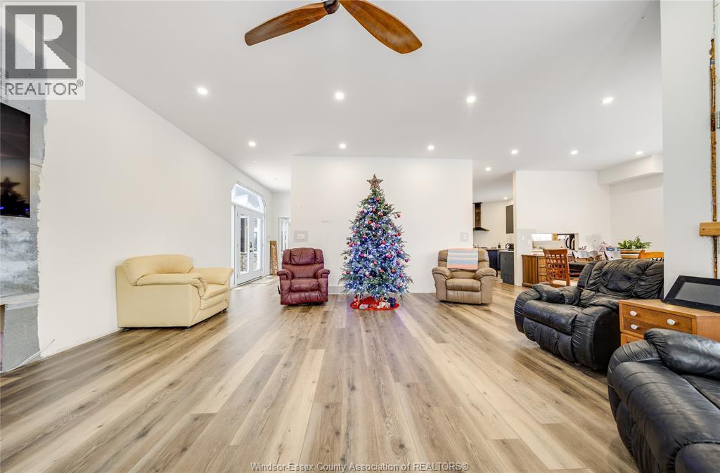 856 Talbot, Lakeshore, ON - Indoor Photo Showing Living Room With Fireplace