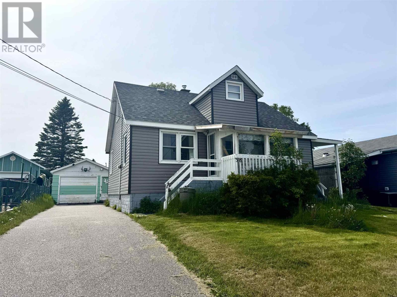 38 Third Ave, Wawa, ON - Outdoor