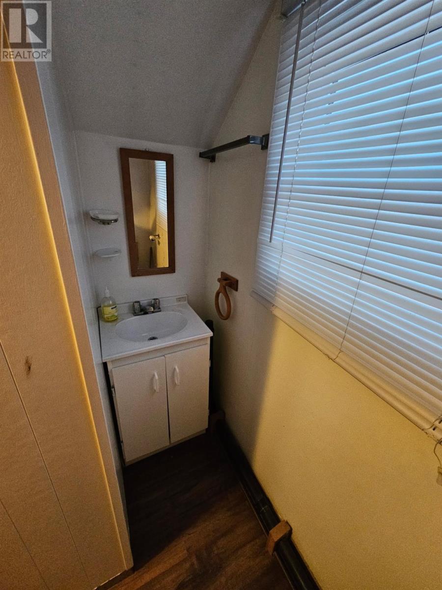 38 Third Ave, Wawa, ON - Indoor Photo Showing Bathroom