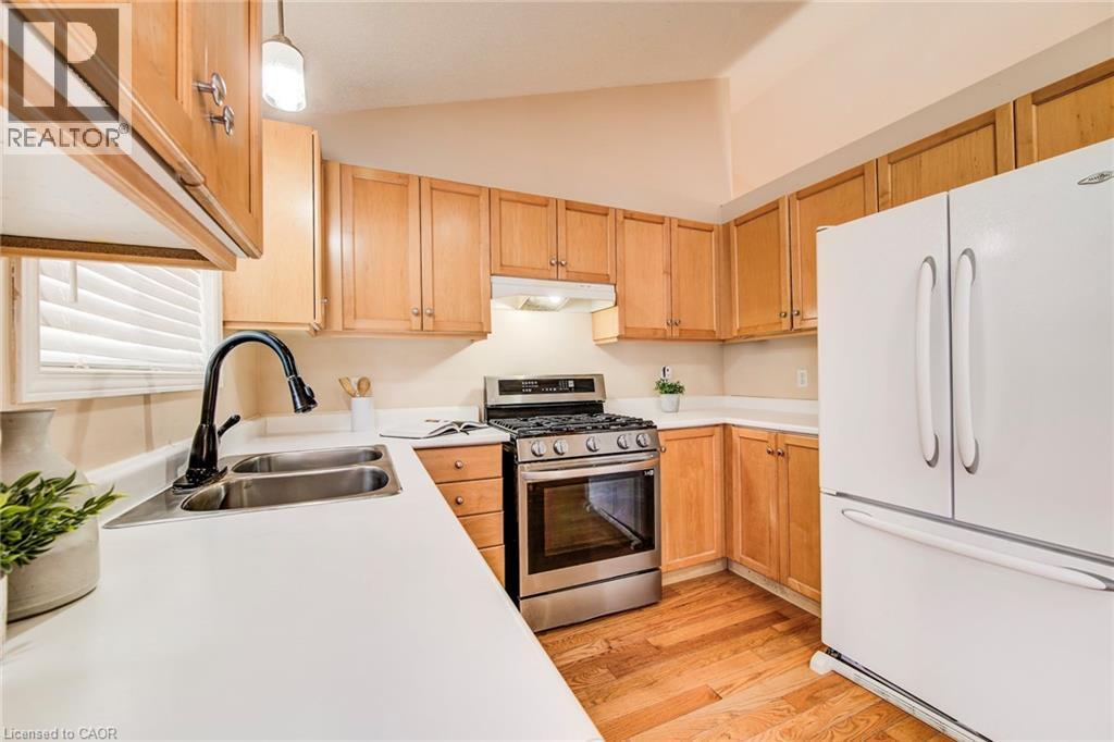 84 Endeavour Drive, Cambridge, ON - Indoor Photo Showing Kitchen With Double Sink